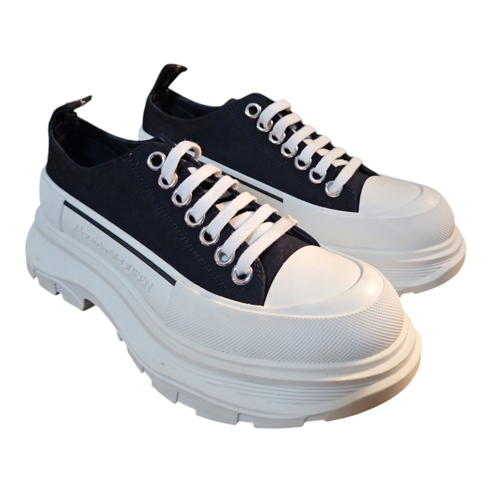 Alexander McQueen Size 37.5 (7.5) Tread Slick Low Top Black And White Sneakers